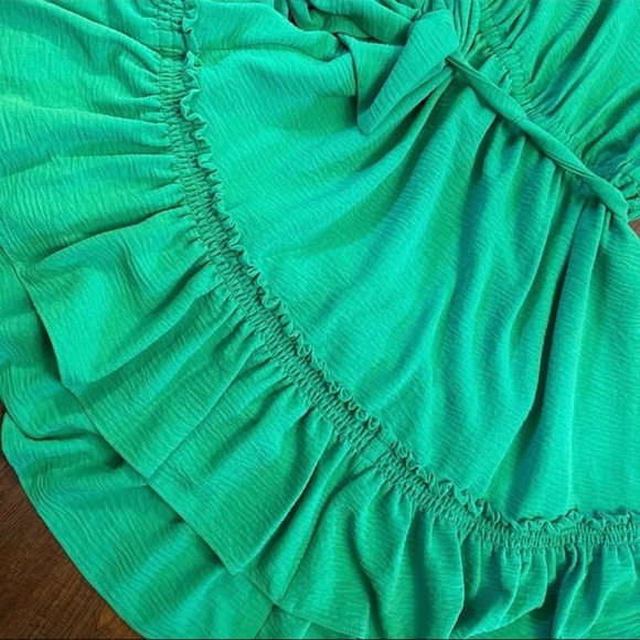 Calvin Klein Spring Tiered Bright Green Dress - Picture 2 of 6